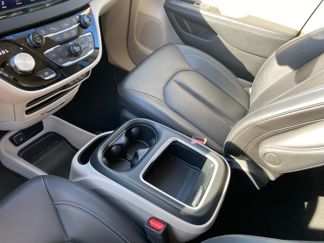 Chrysler Pacifica Touring L FWD 2024