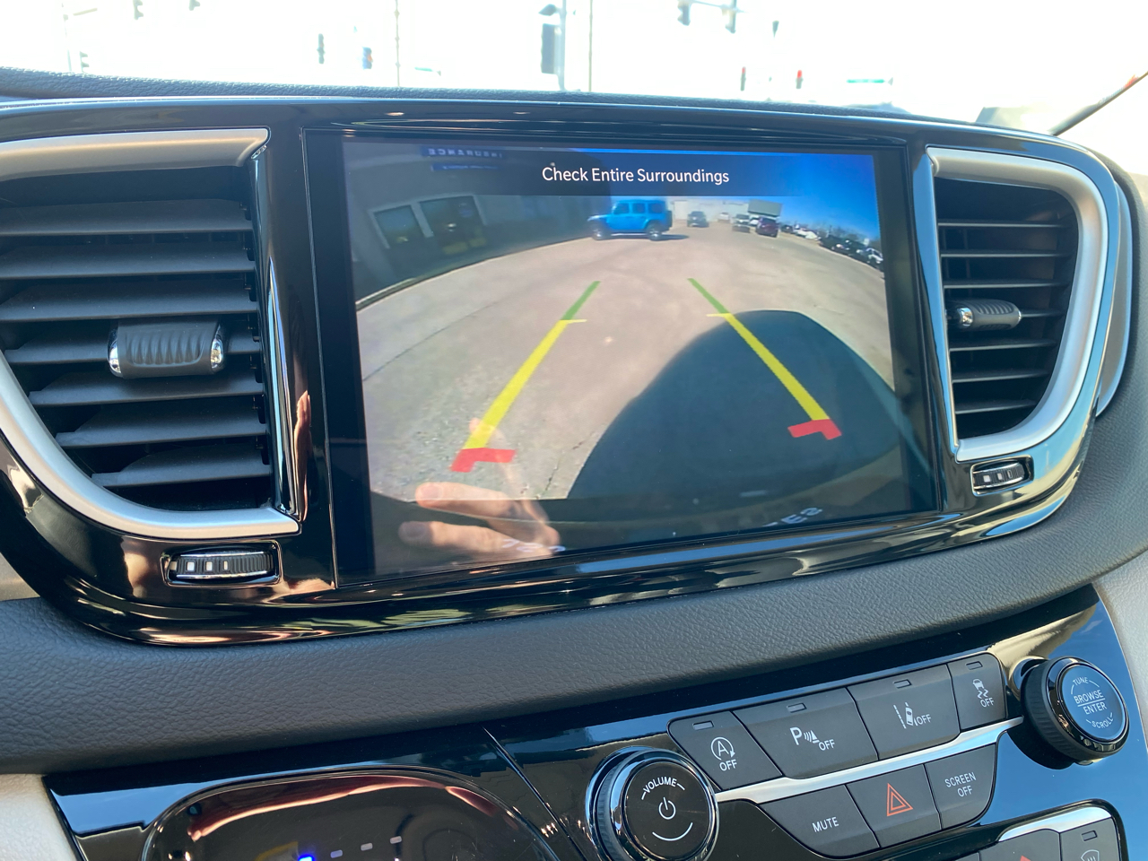 Chrysler Pacifica Touring L FWD 2024