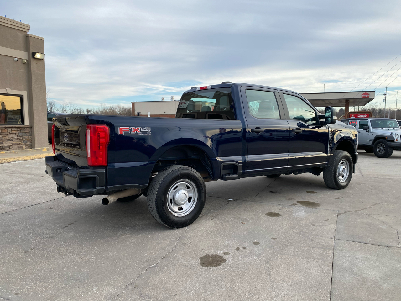 Ford Super Duty F-350 SRW  2023