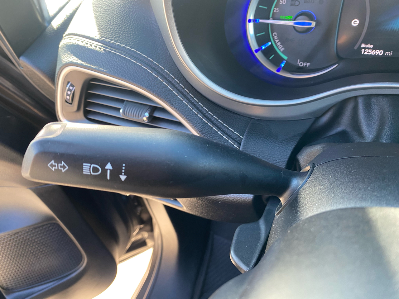 Chrysler Pacifica Hybrid Touring L FWD 2021