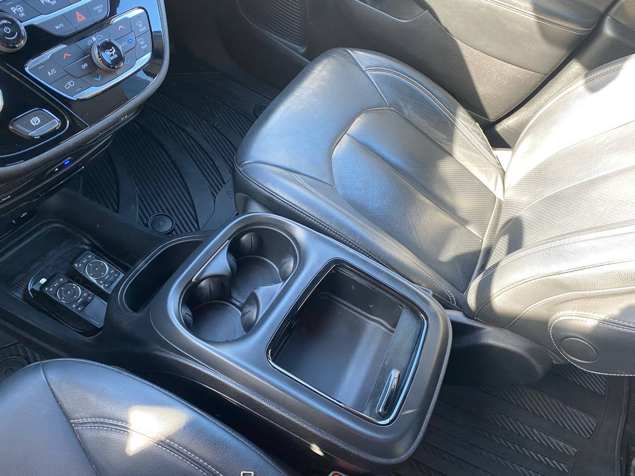 Chrysler Pacifica Hybrid Touring L FWD 2021