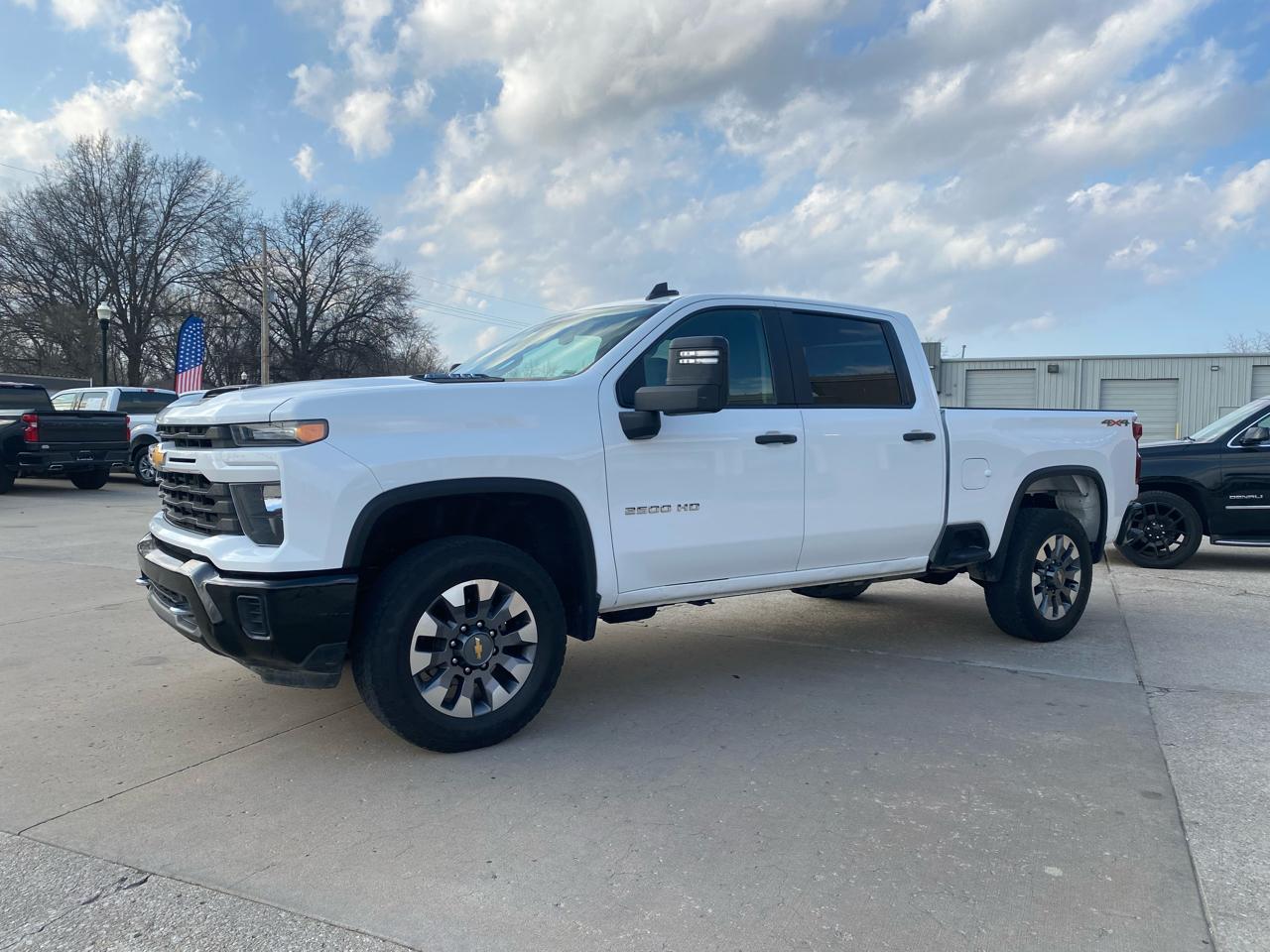 Chevrolet Silverado 2500HD 4WD Crew Cab 159" Custom 2024