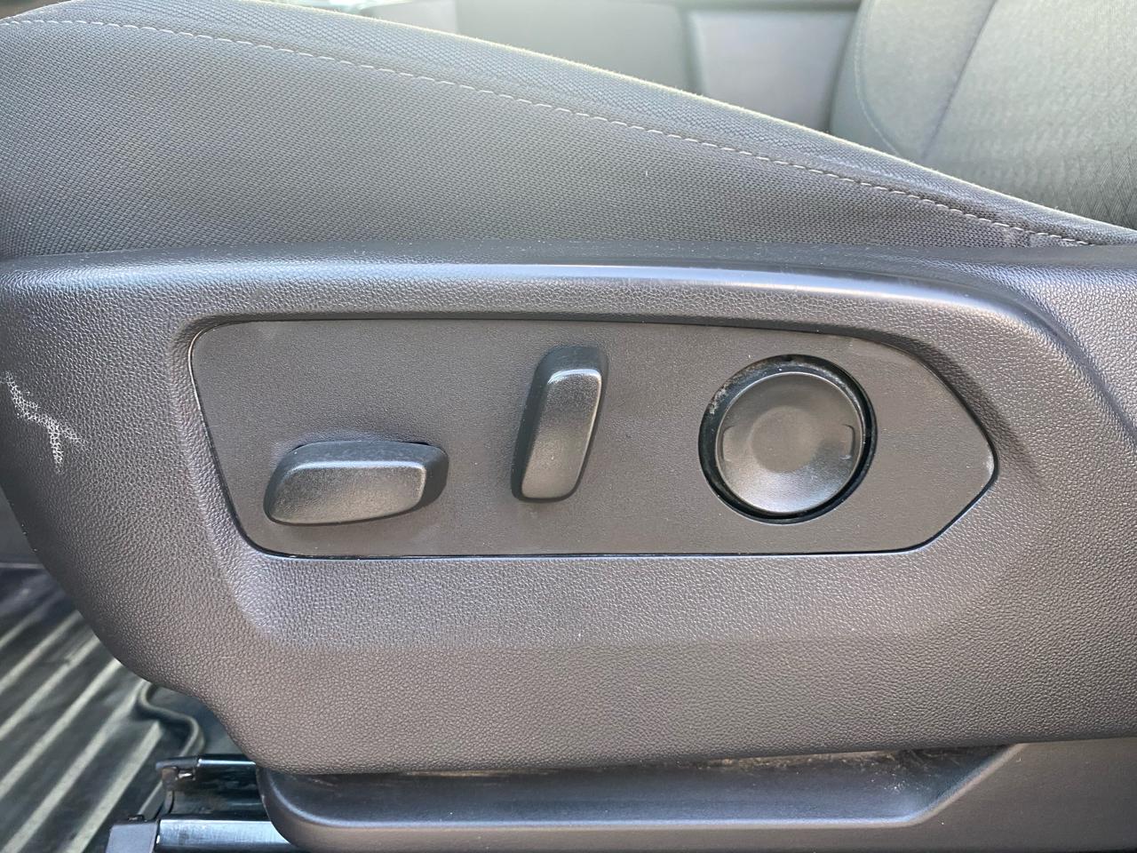 Chevrolet Silverado 2500HD 4WD Crew Cab 159" Custom 2024