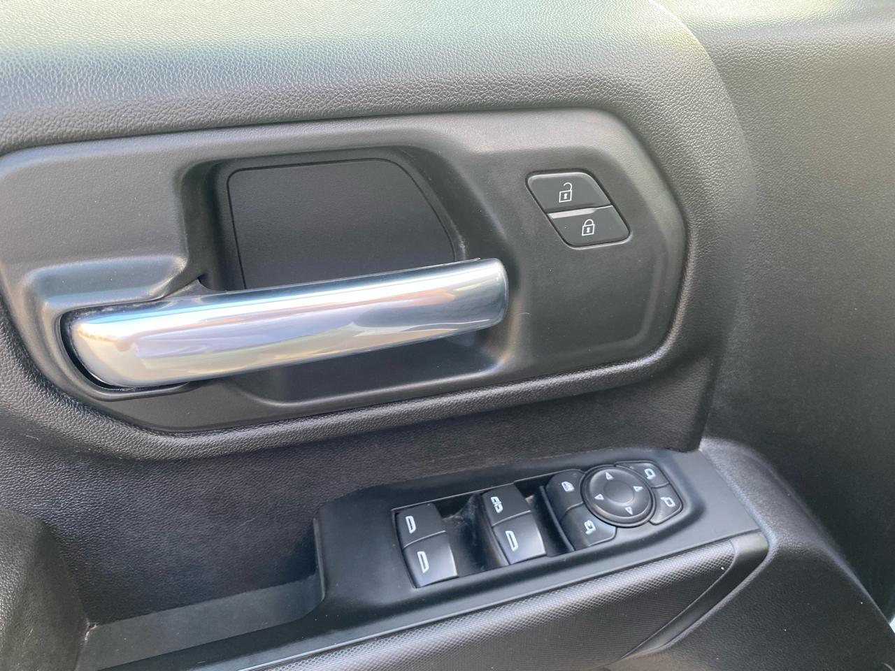 Chevrolet Silverado 2500HD 4WD Crew Cab 159" Custom 2024