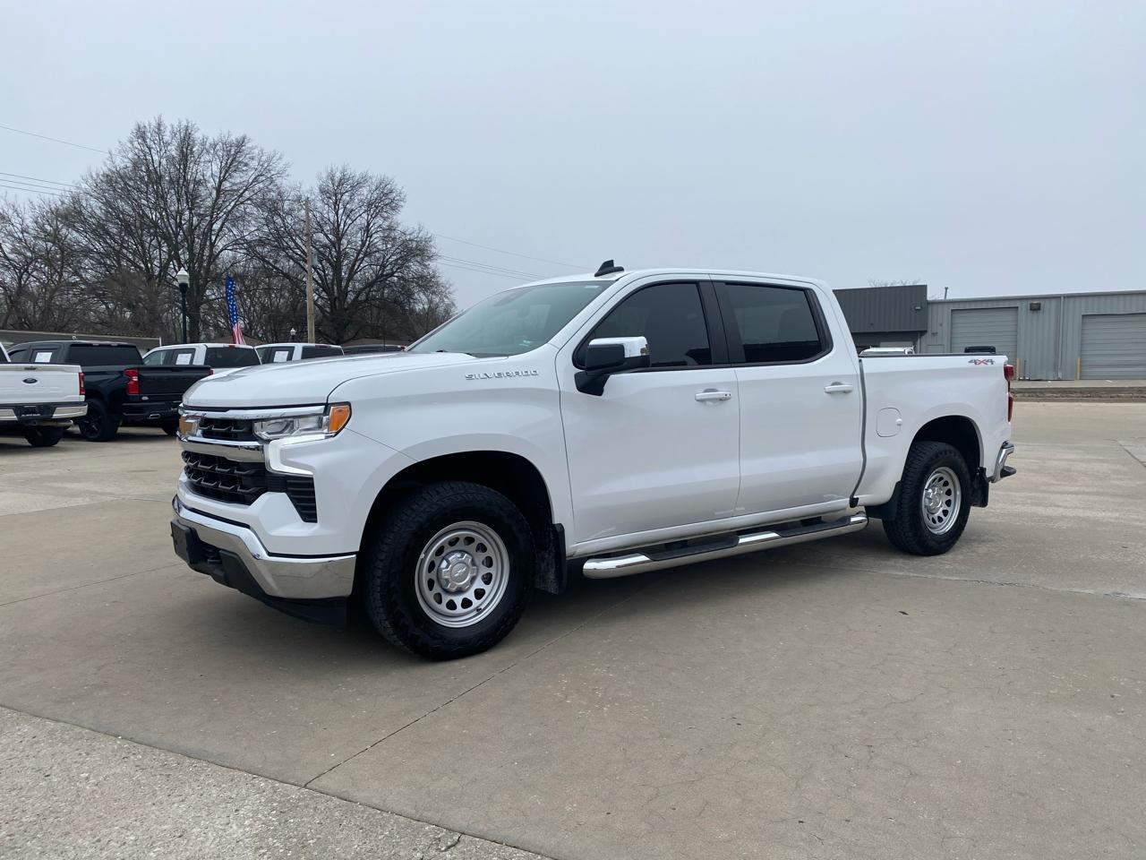 Chevrolet Silverado 1500 4WD Crew Cab 147" LT w/1LT 2024