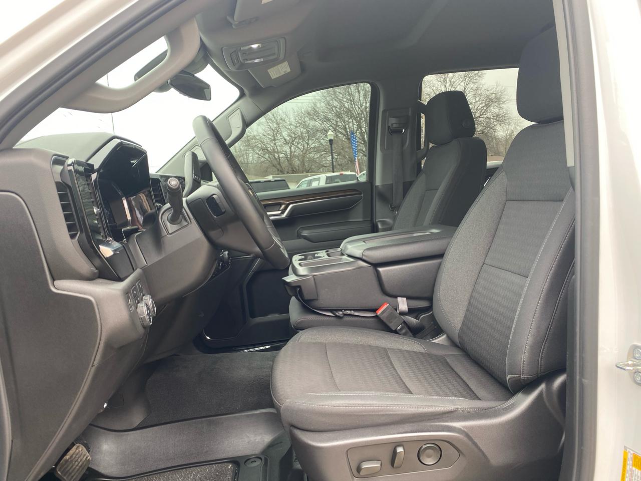 Chevrolet Silverado 1500 4WD Crew Cab 147" LT w/1LT 2024