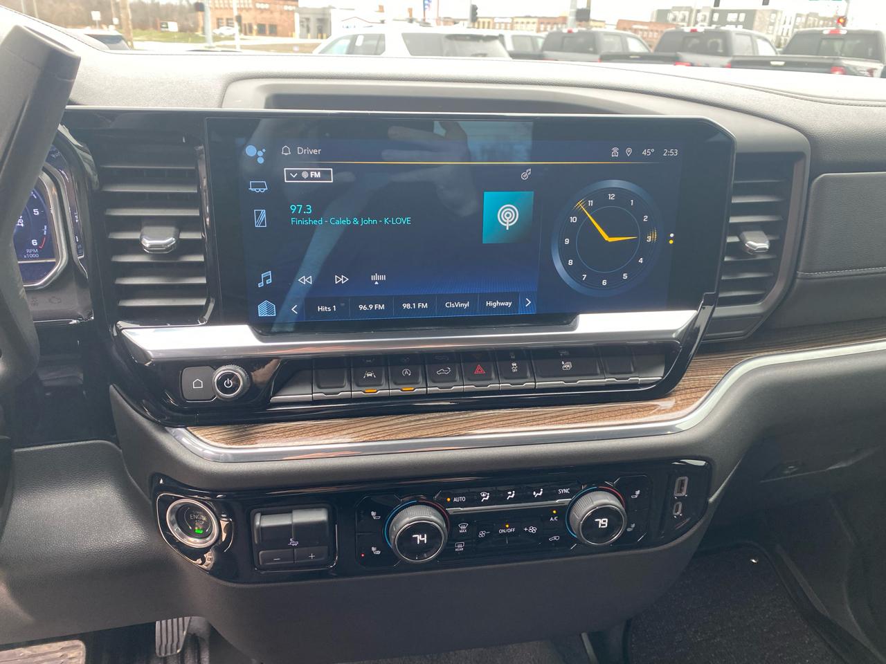 Chevrolet Silverado 1500 4WD Crew Cab 147" LT w/1LT 2024