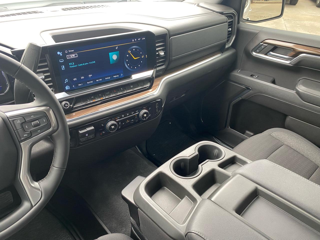 Chevrolet Silverado 1500 4WD Crew Cab 147" LT w/1LT 2024