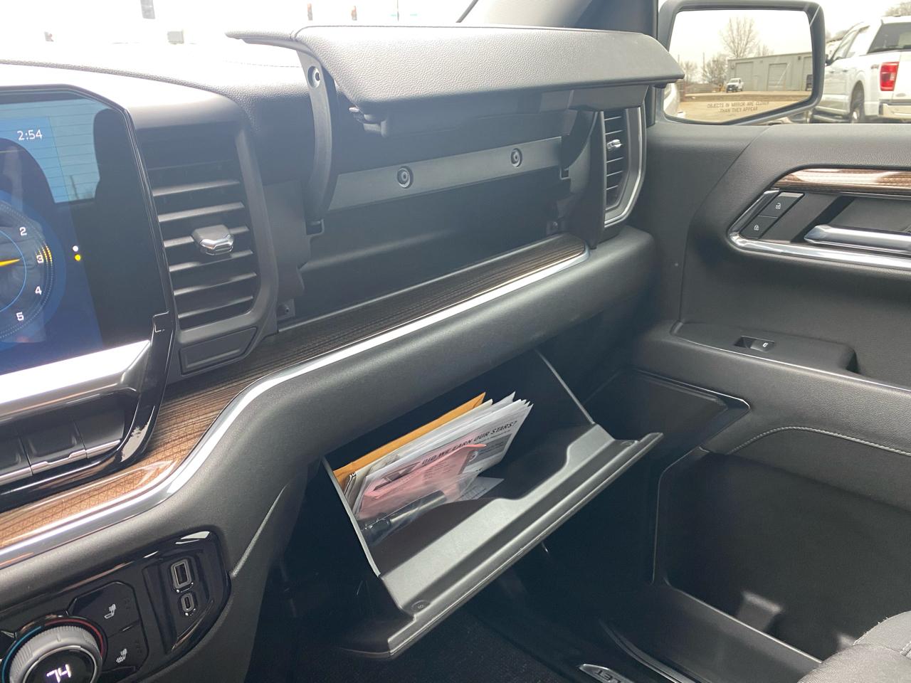 Chevrolet Silverado 1500 4WD Crew Cab 147" LT w/1LT 2024