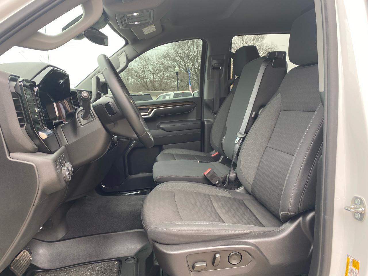 Chevrolet Silverado 1500 4WD Crew Cab 147" LT w/1LT 2024