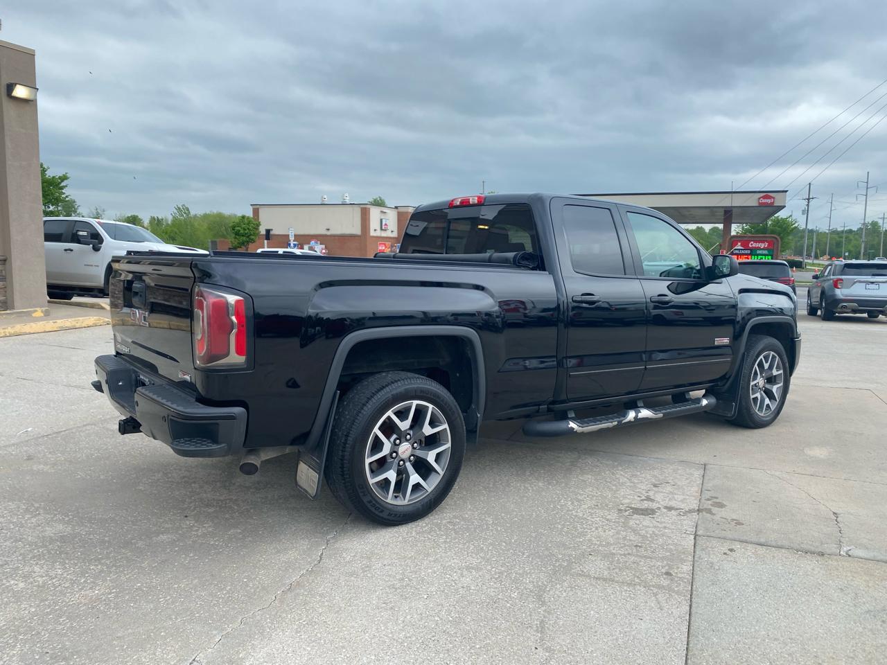 GMC Sierra 1500 4WD Double Cab 143.5" SLT 2017