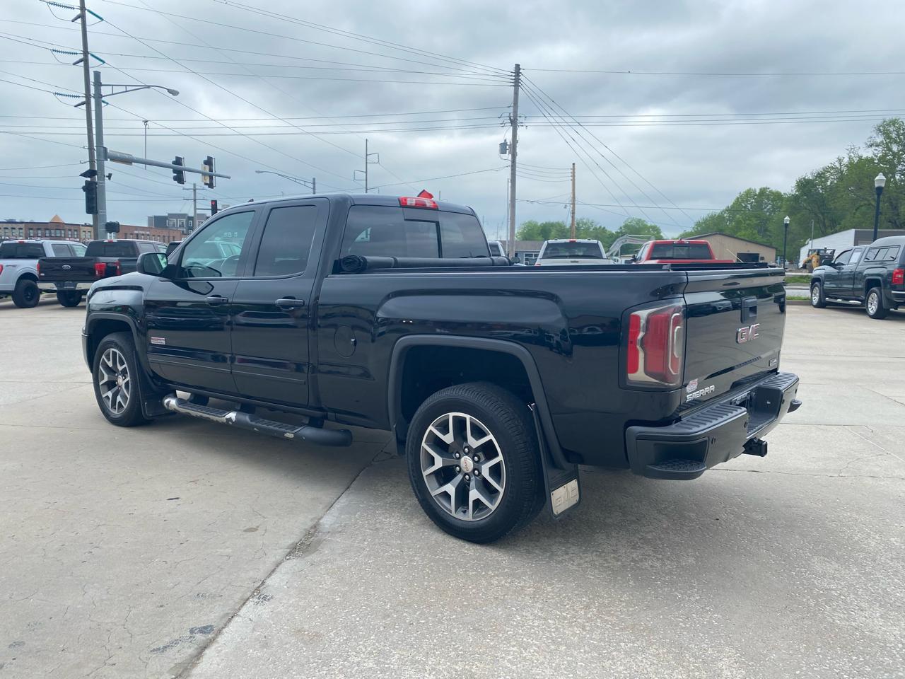 GMC Sierra 1500 4WD Double Cab 143.5" SLT 2017