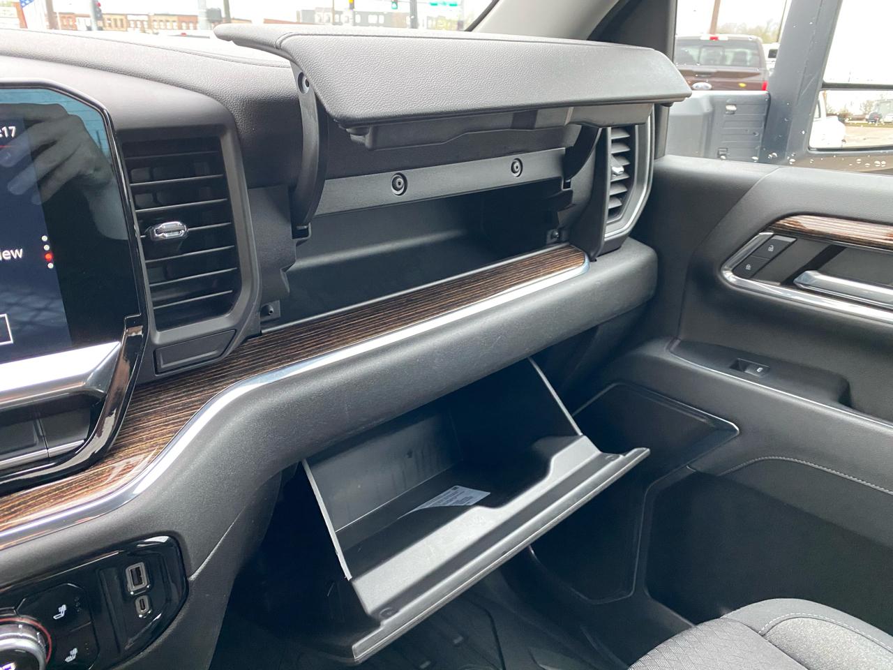 GMC Sierra 3500HD 4WD Crew Cab 172" SLE 2024