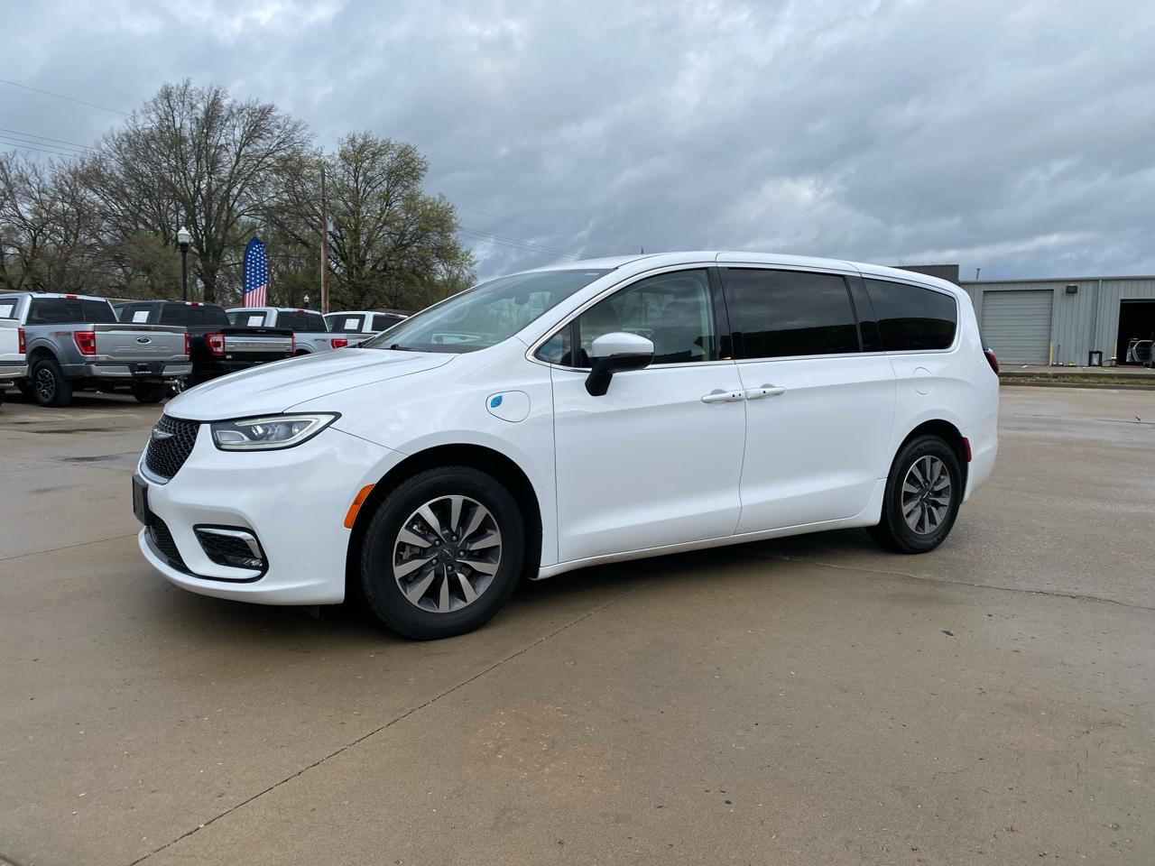 Chrysler Pacifica Hybrid Touring L FWD 2023