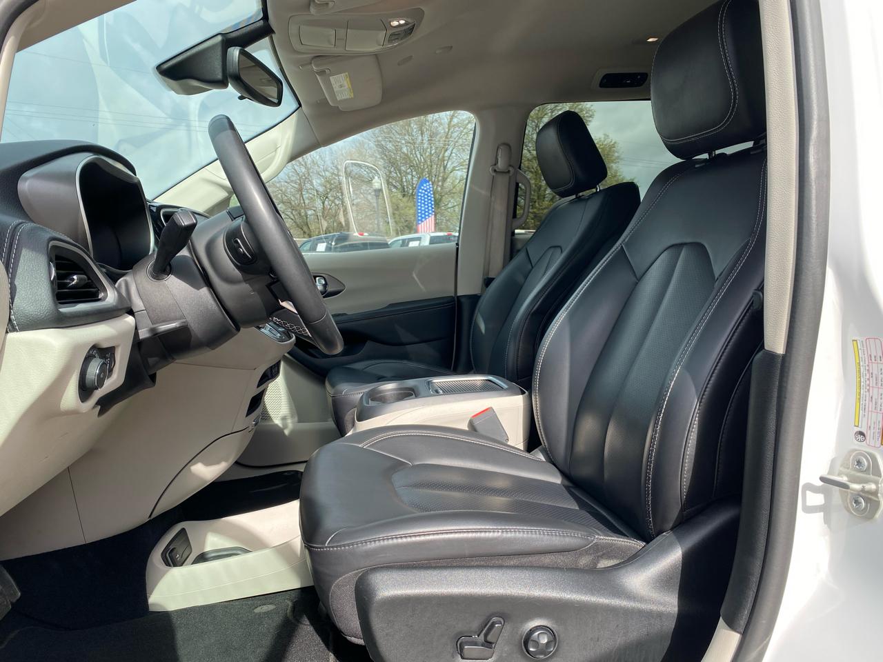 Chrysler Pacifica Hybrid Touring L FWD 2023