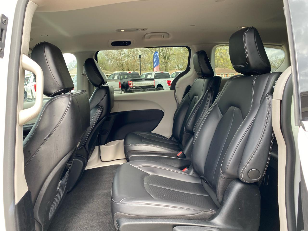 Chrysler Pacifica Hybrid Touring L FWD 2023