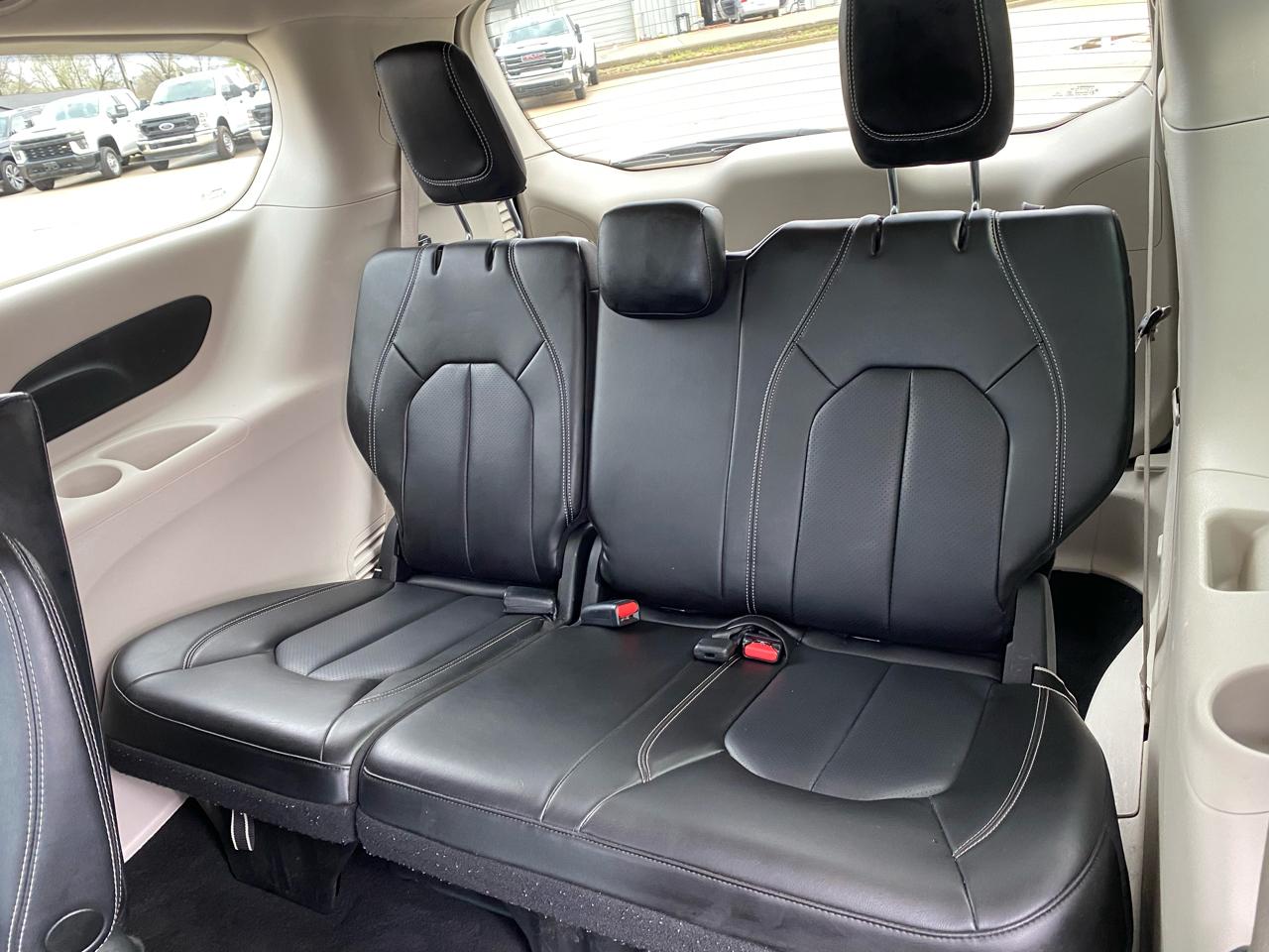 Chrysler Pacifica Hybrid Touring L FWD 2023