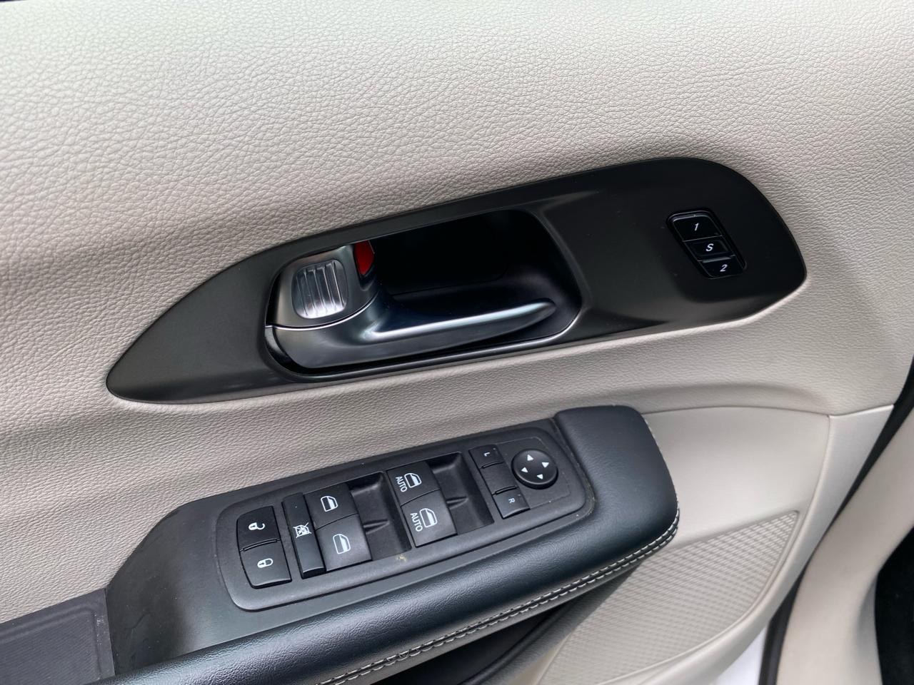 Chrysler Pacifica Hybrid Touring L FWD 2023