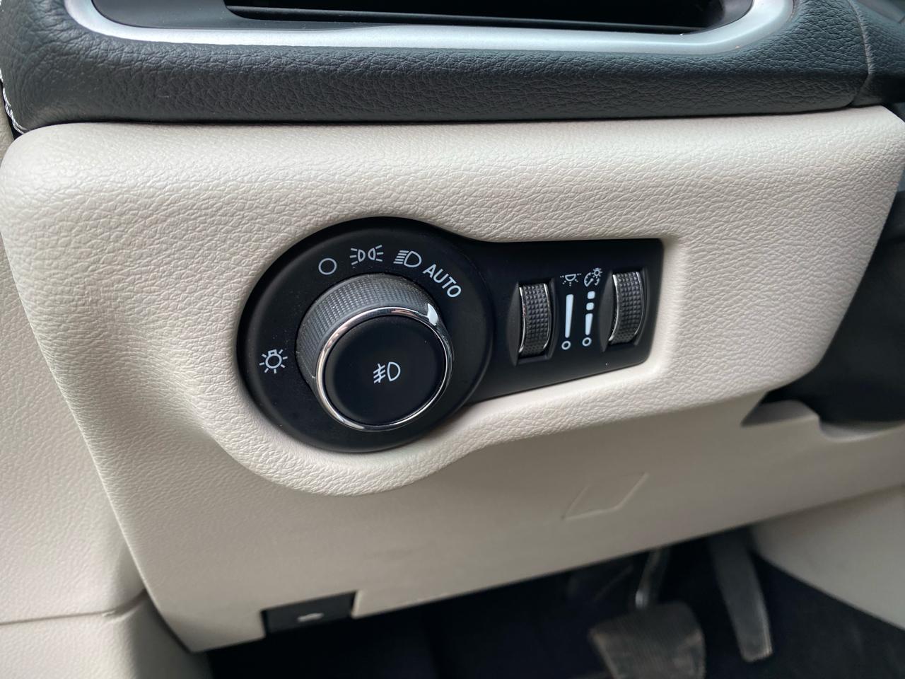 Chrysler Pacifica Hybrid Touring L FWD 2023