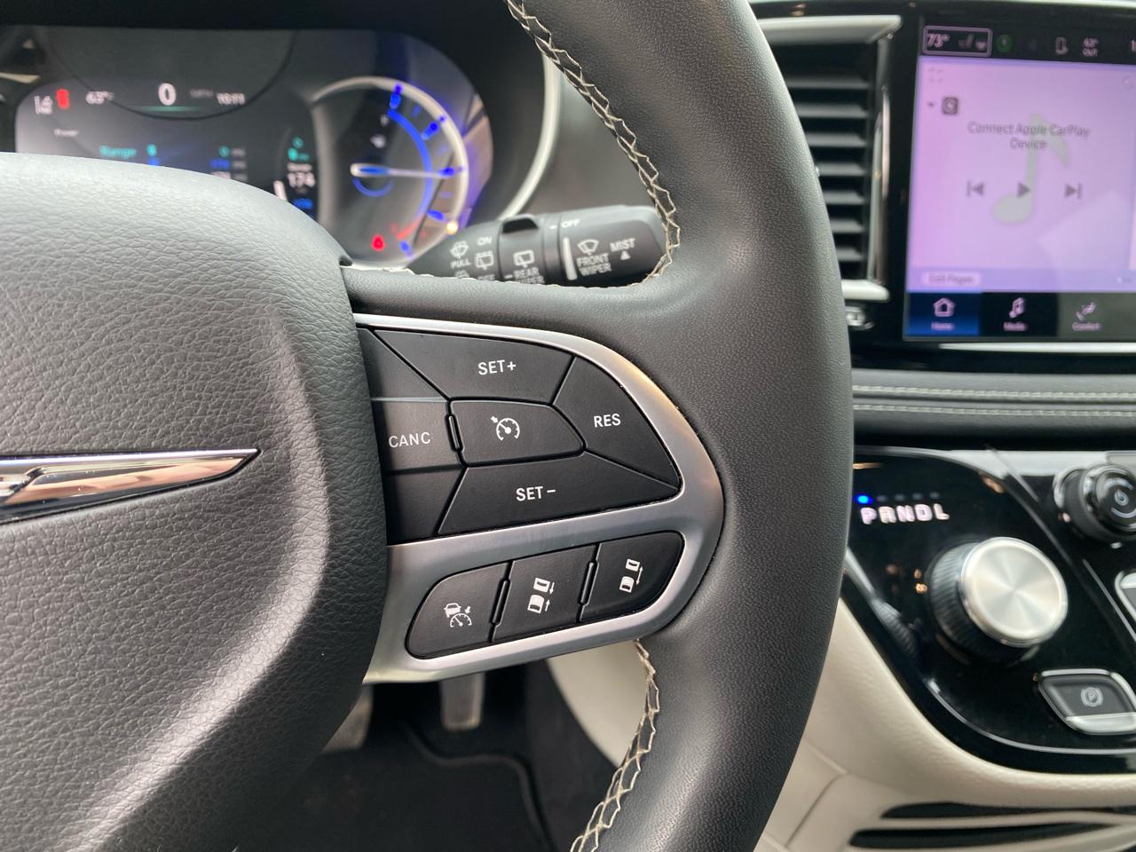 Chrysler Pacifica Hybrid Touring L FWD 2023