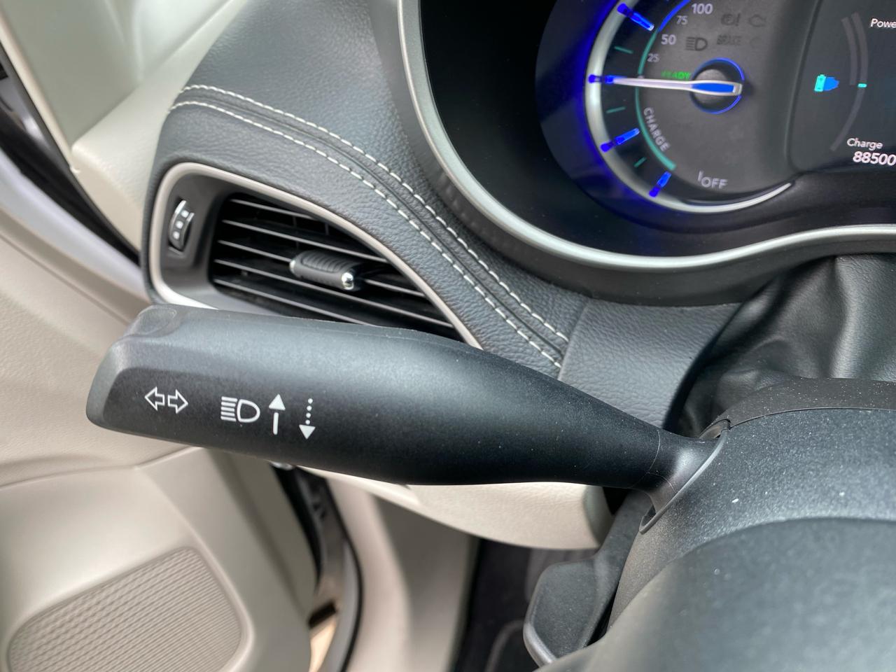 Chrysler Pacifica Hybrid Touring L FWD 2023