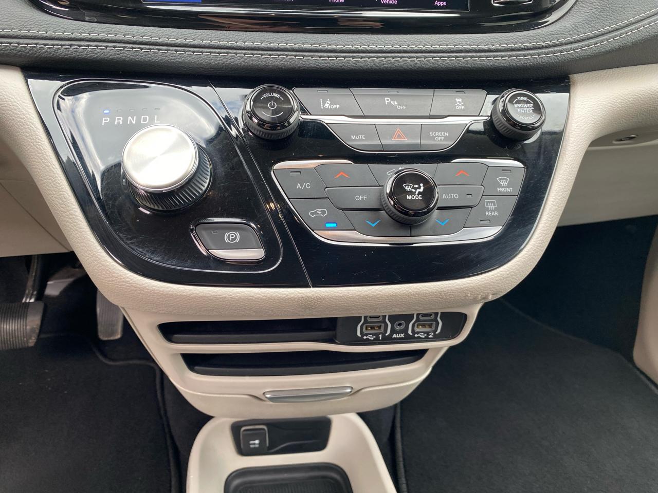 Chrysler Pacifica Hybrid Touring L FWD 2023