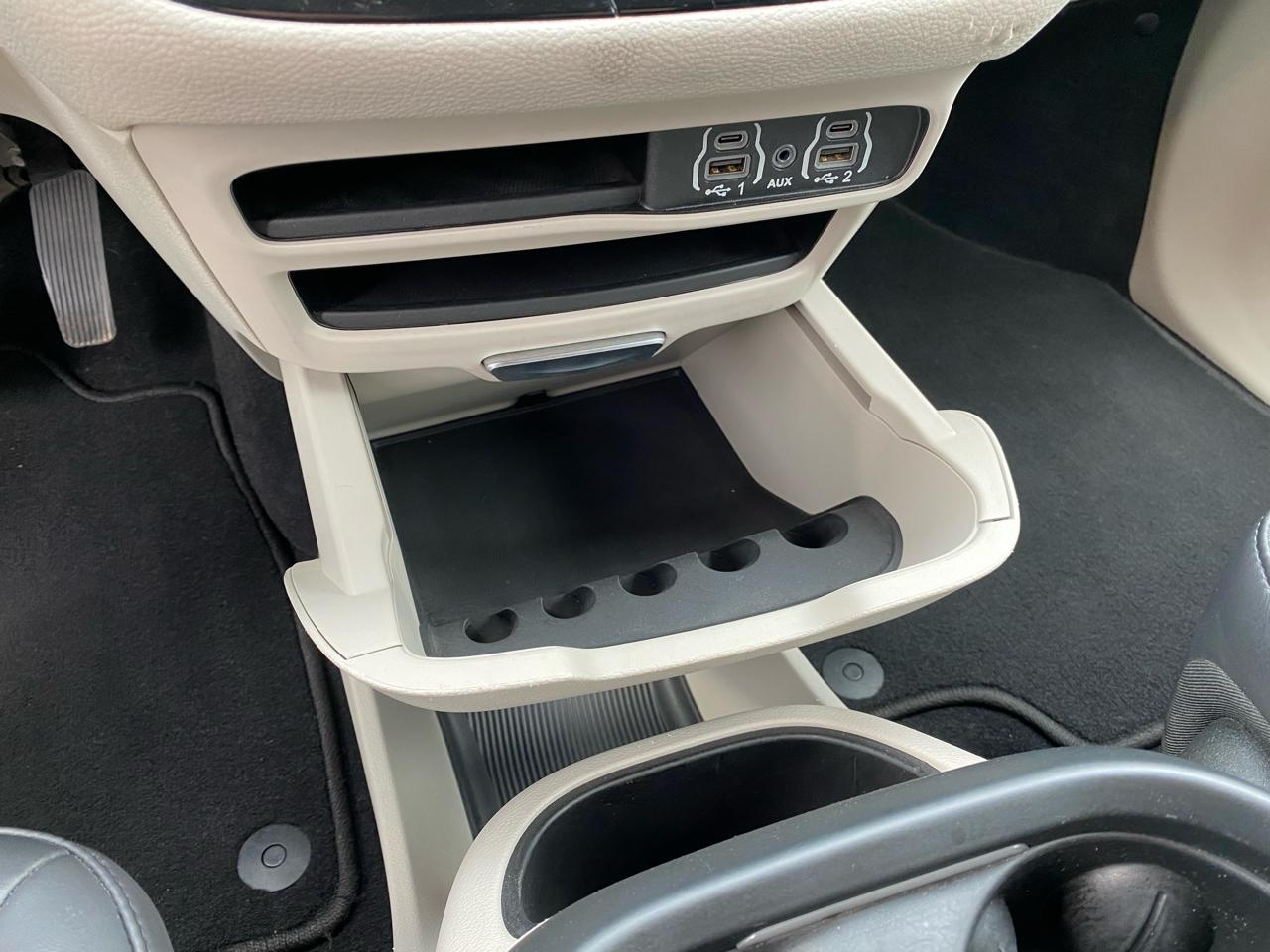 Chrysler Pacifica Hybrid Touring L FWD 2023