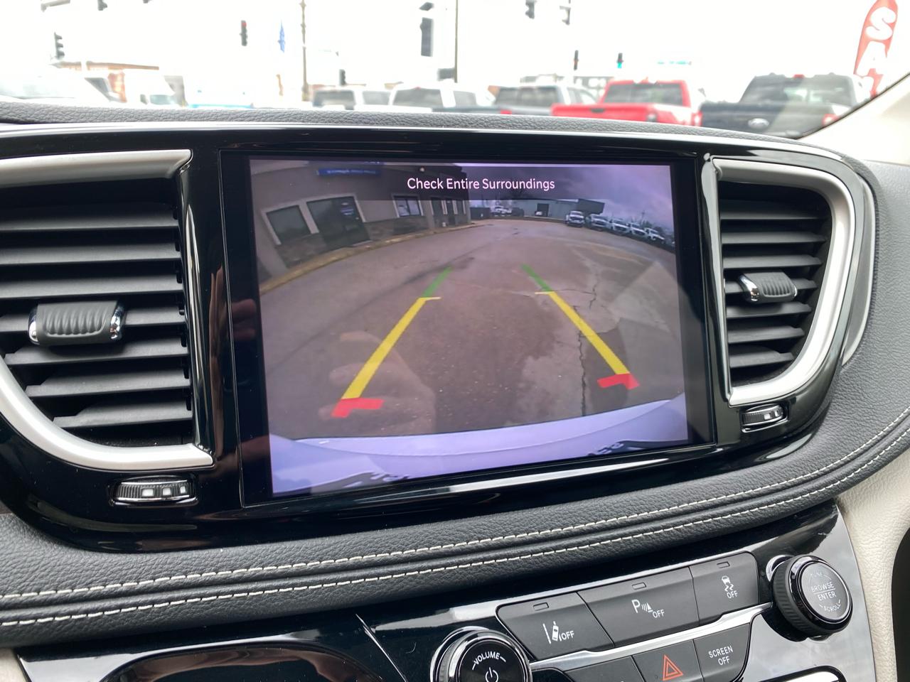 Chrysler Pacifica Hybrid Touring L FWD 2023