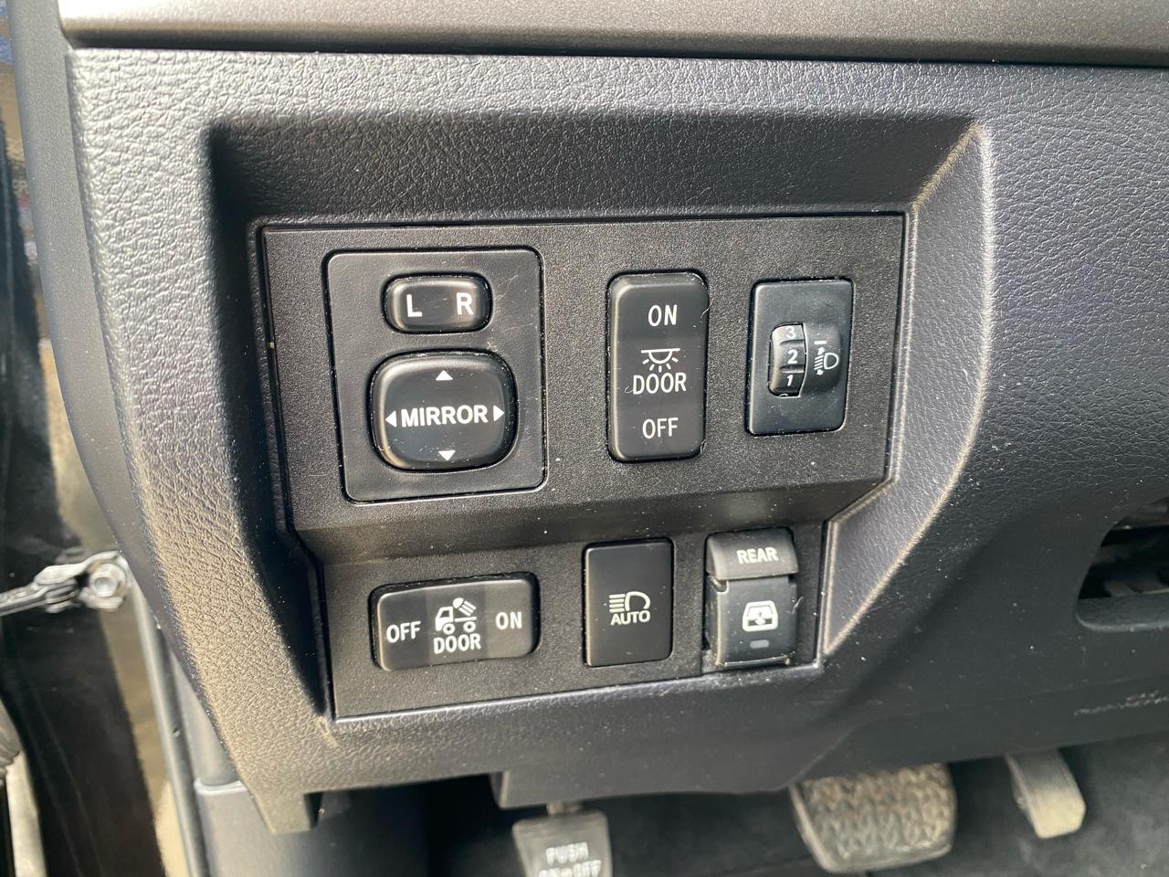 Toyota Tundra 4WD SR5 CrewMax 5.5' Bed 5.7L (Natl) 2018