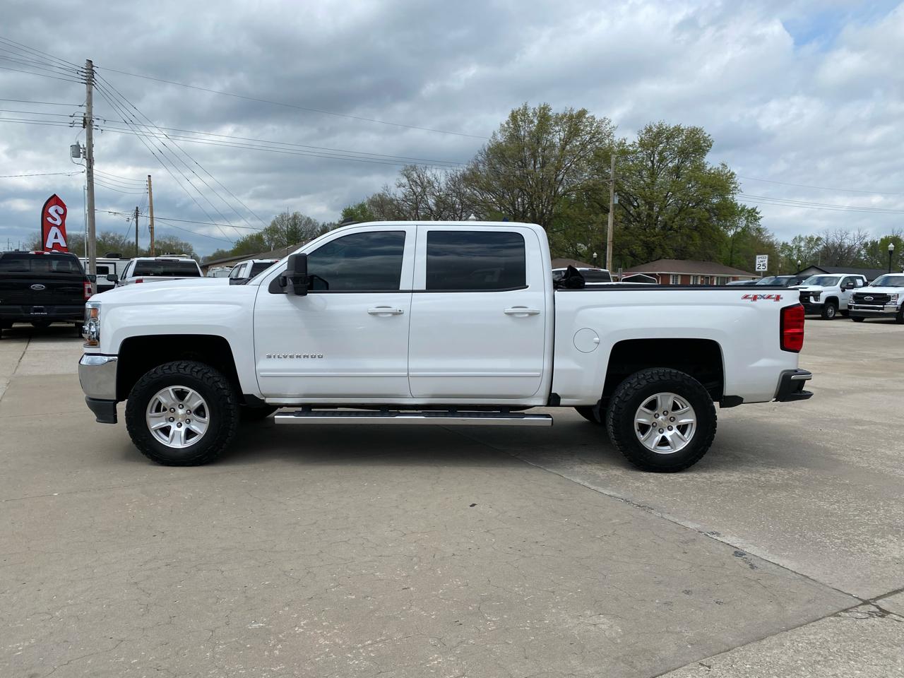Chevrolet Silverado 1500 4WD Crew Cab 143.5" LT 2017