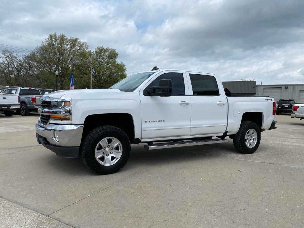 Chevrolet Silverado 1500 4WD Crew Cab 143.5" LT 2017