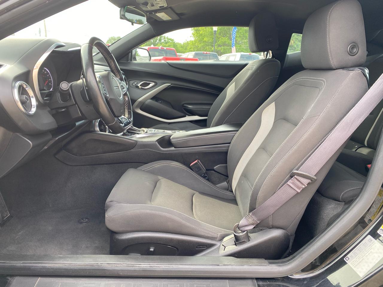 Chevrolet Camaro 2dr Cpe 1LT 2017