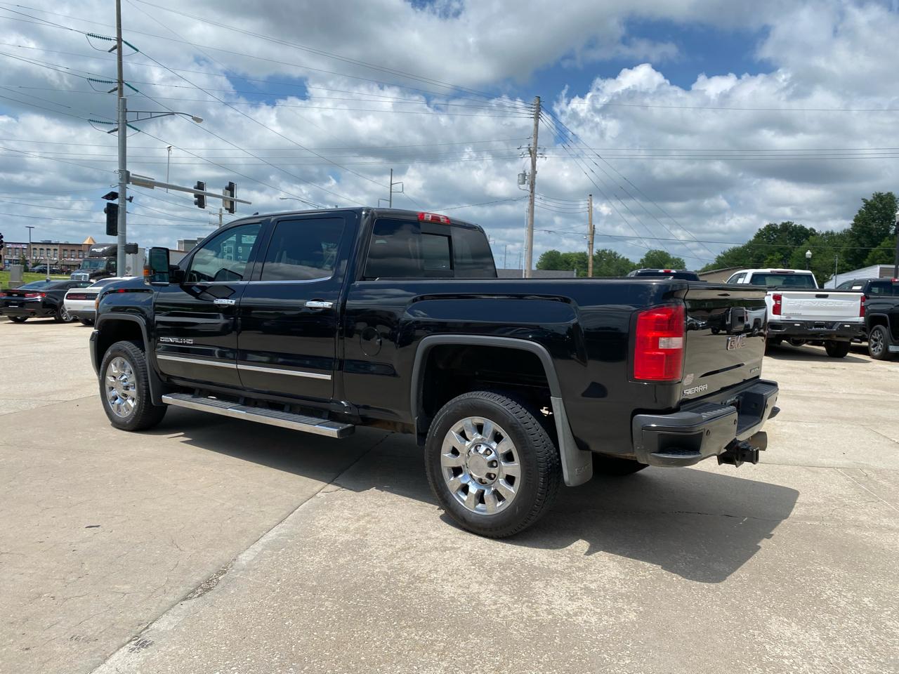 GMC Sierra 2500HD Denali Crew Cab 4WD 2018