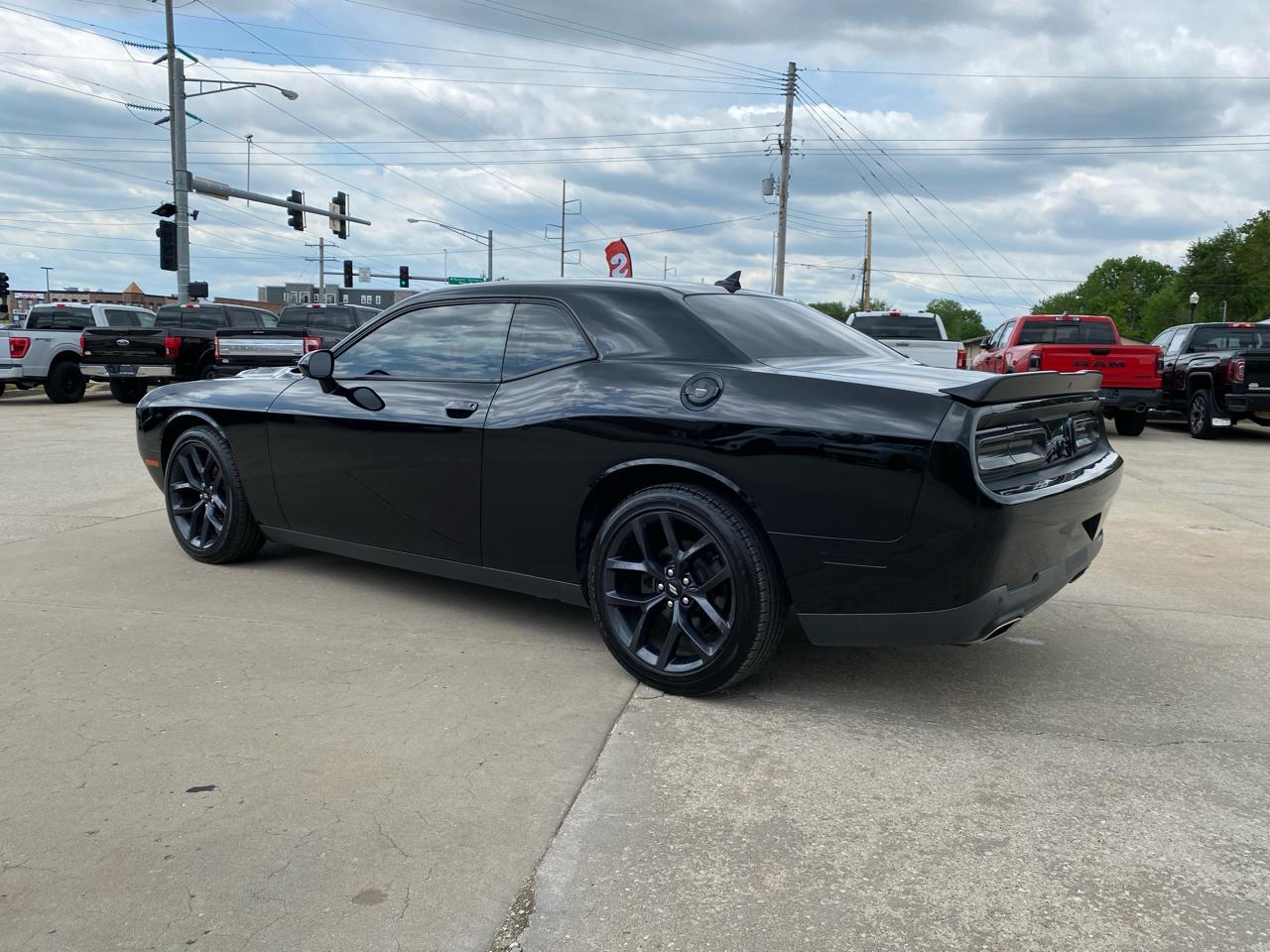 Dodge Challenger SXT Plus RWD 2019