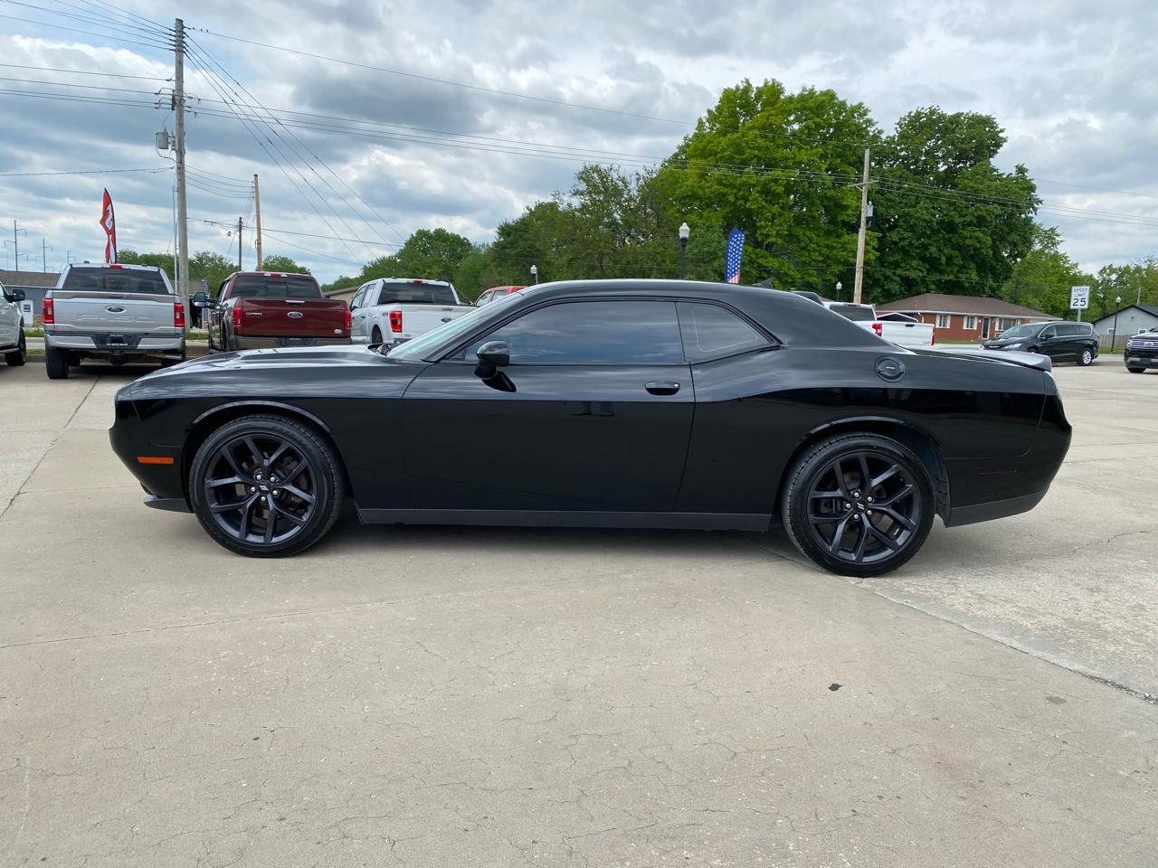 Dodge Challenger SXT Plus RWD 2019