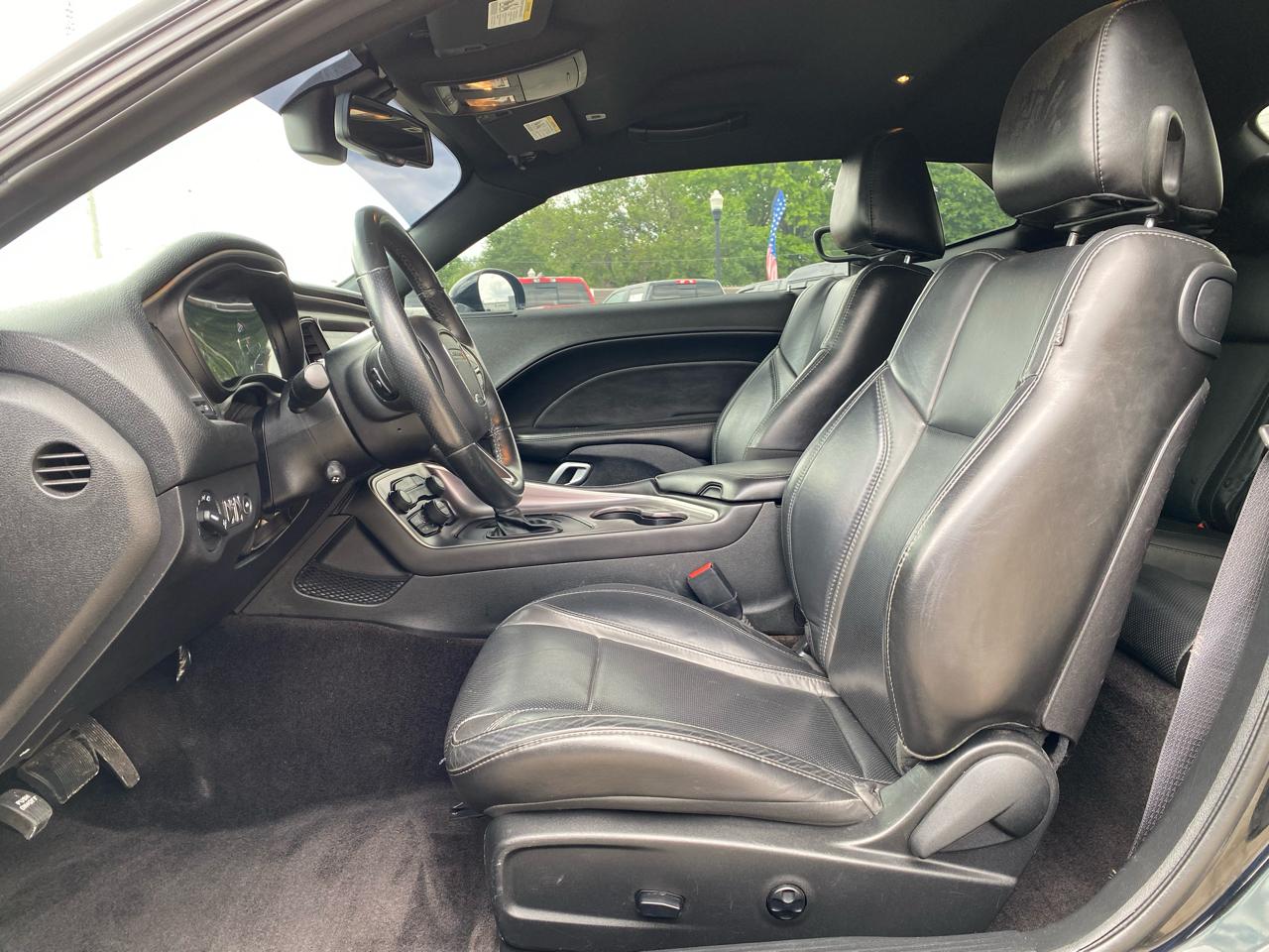 Dodge Challenger SXT Plus RWD 2019