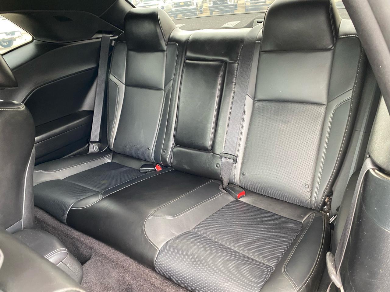 Dodge Challenger SXT Plus RWD 2019