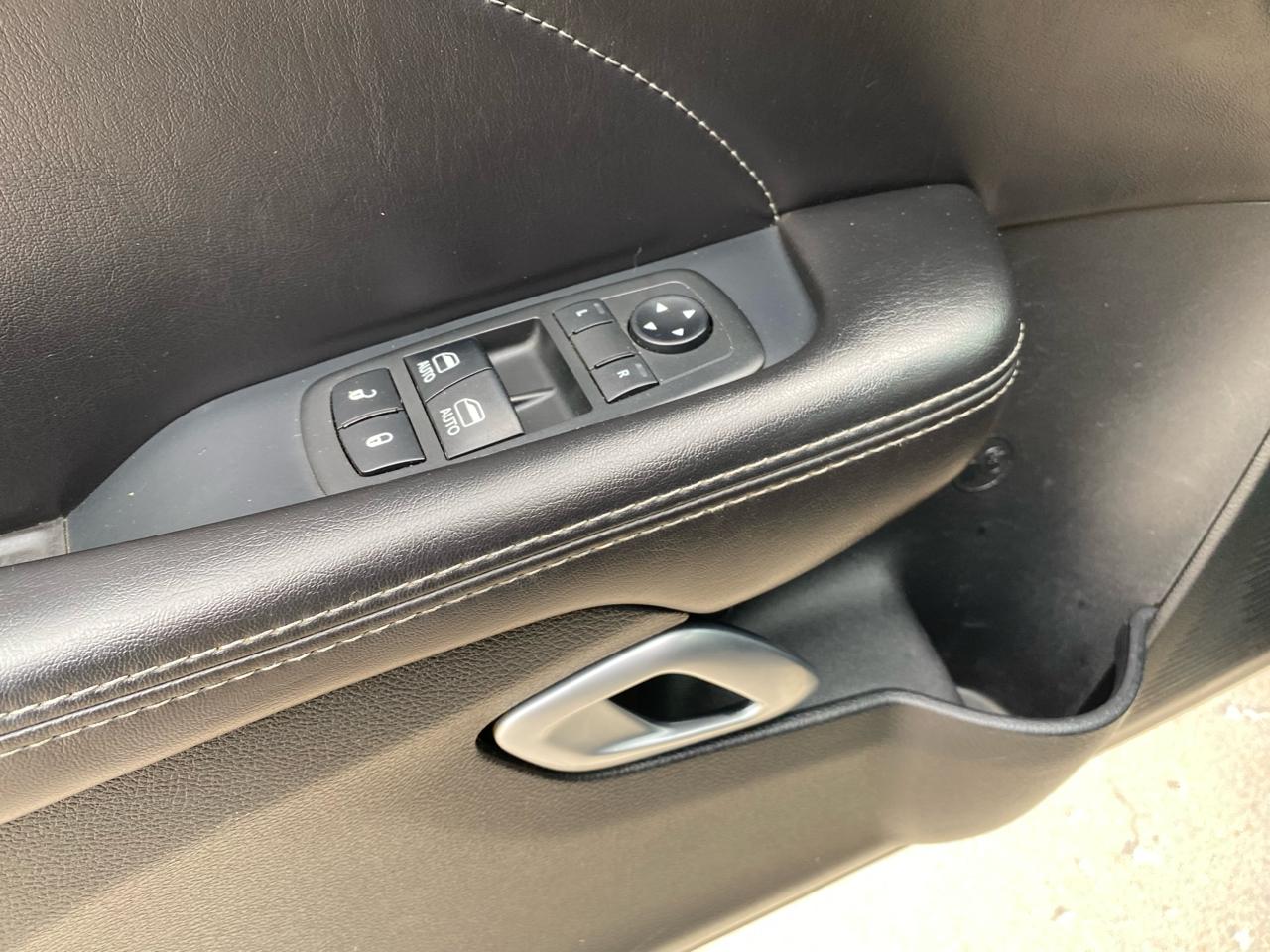 Dodge Challenger SXT Plus RWD 2019