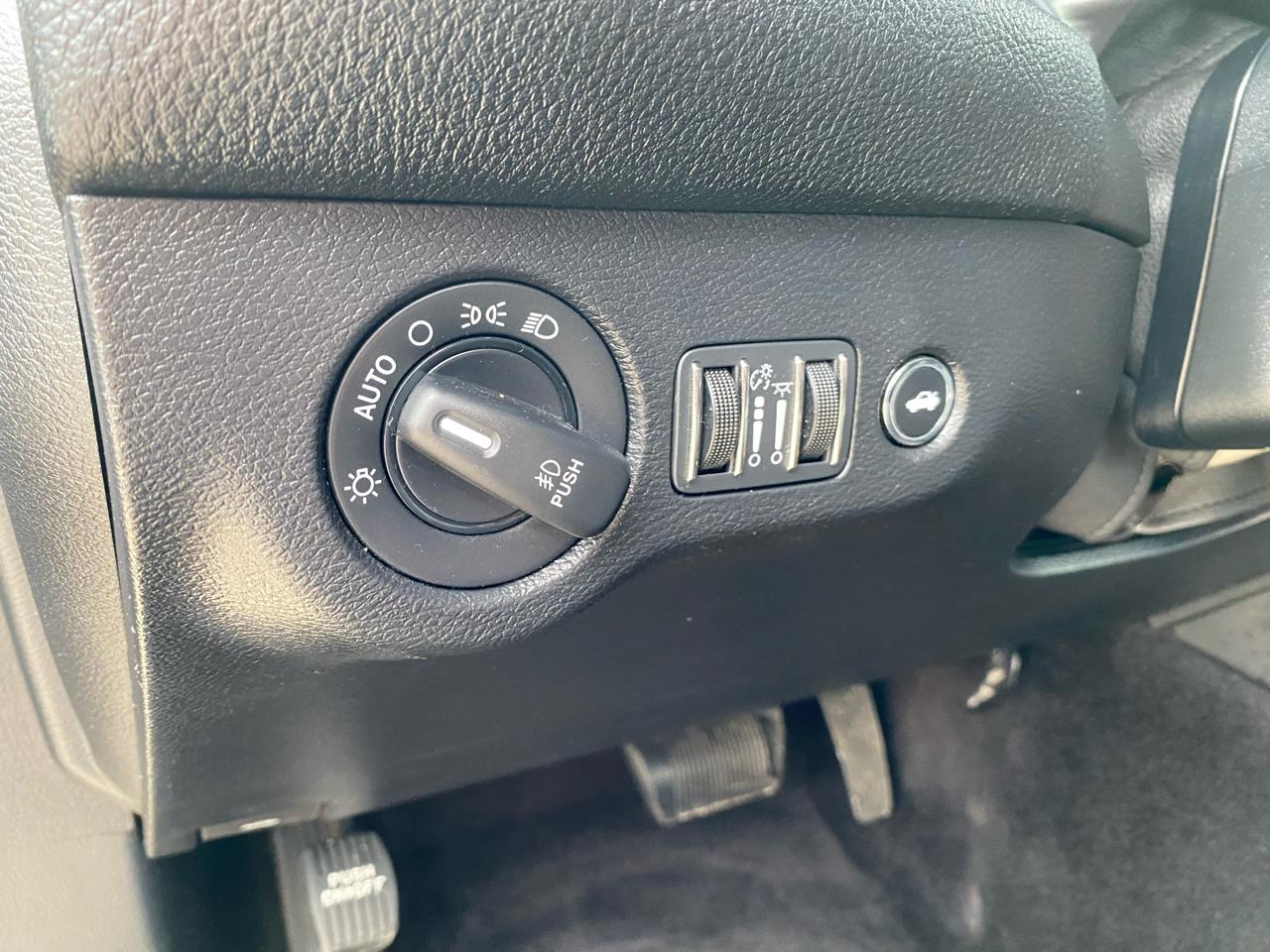 Dodge Challenger SXT Plus RWD 2019