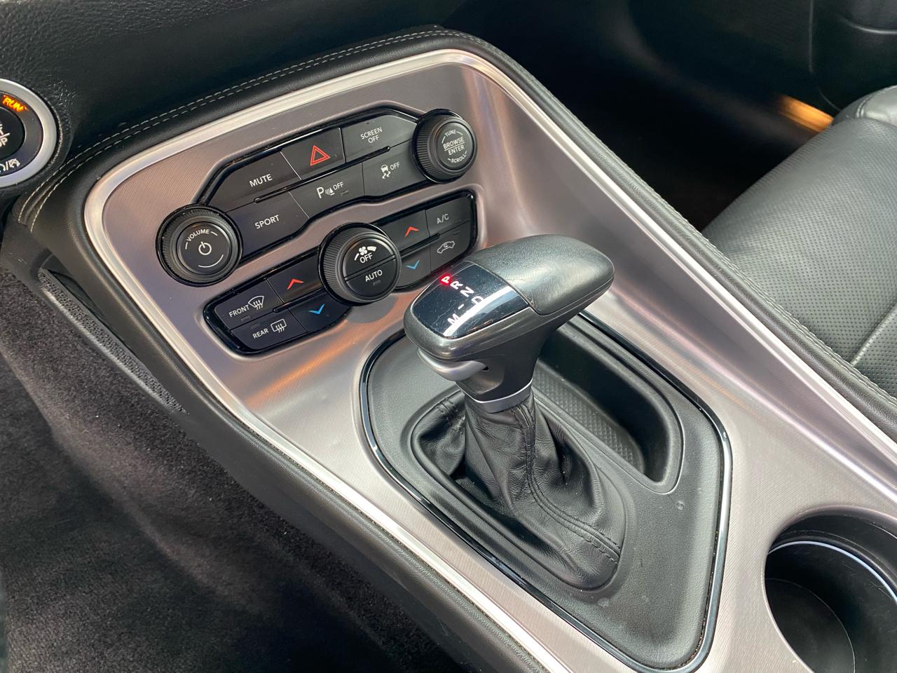 Dodge Challenger SXT Plus RWD 2019
