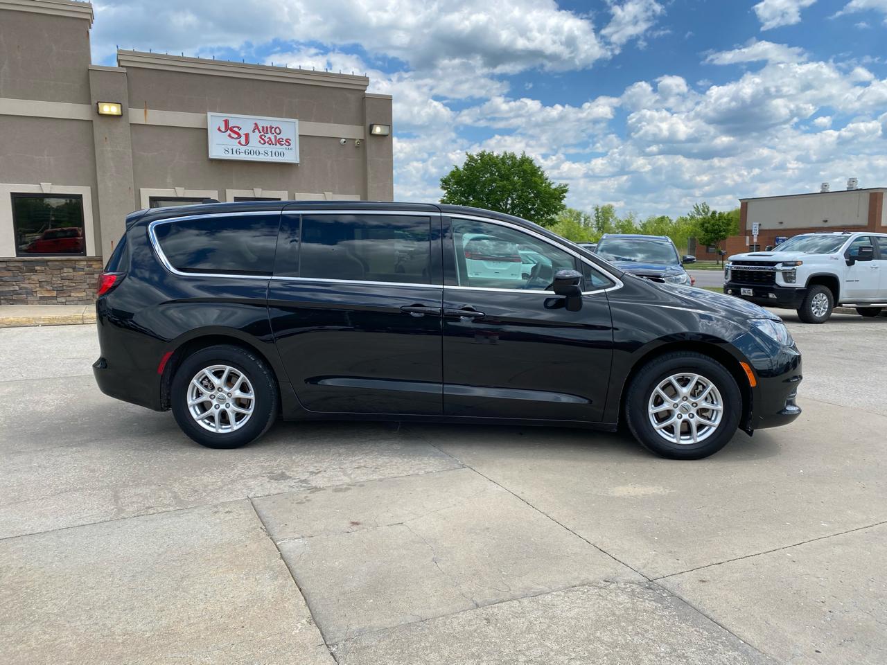 Chrysler Voyager LX FWD 2022