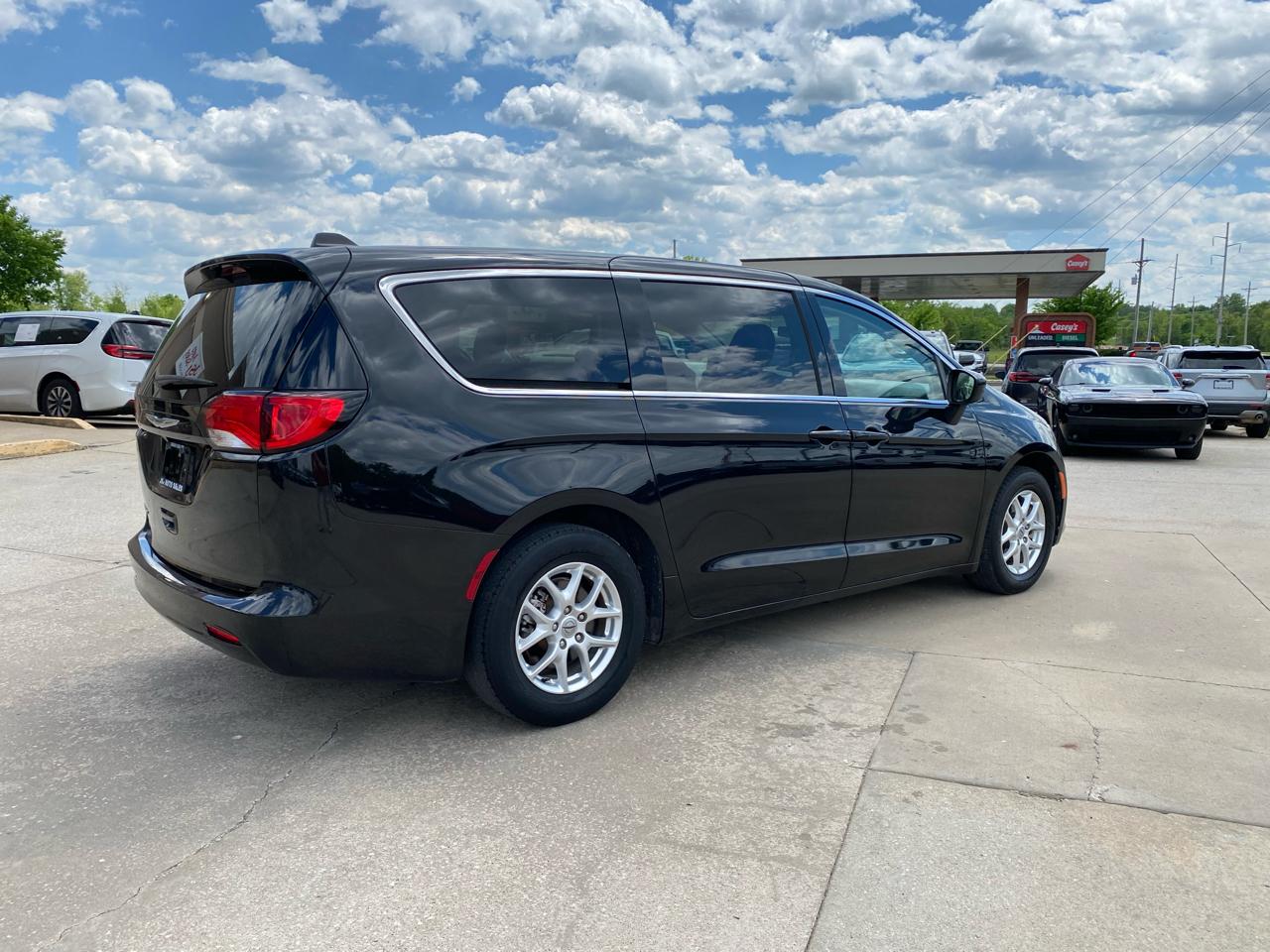 Chrysler Voyager LX FWD 2022