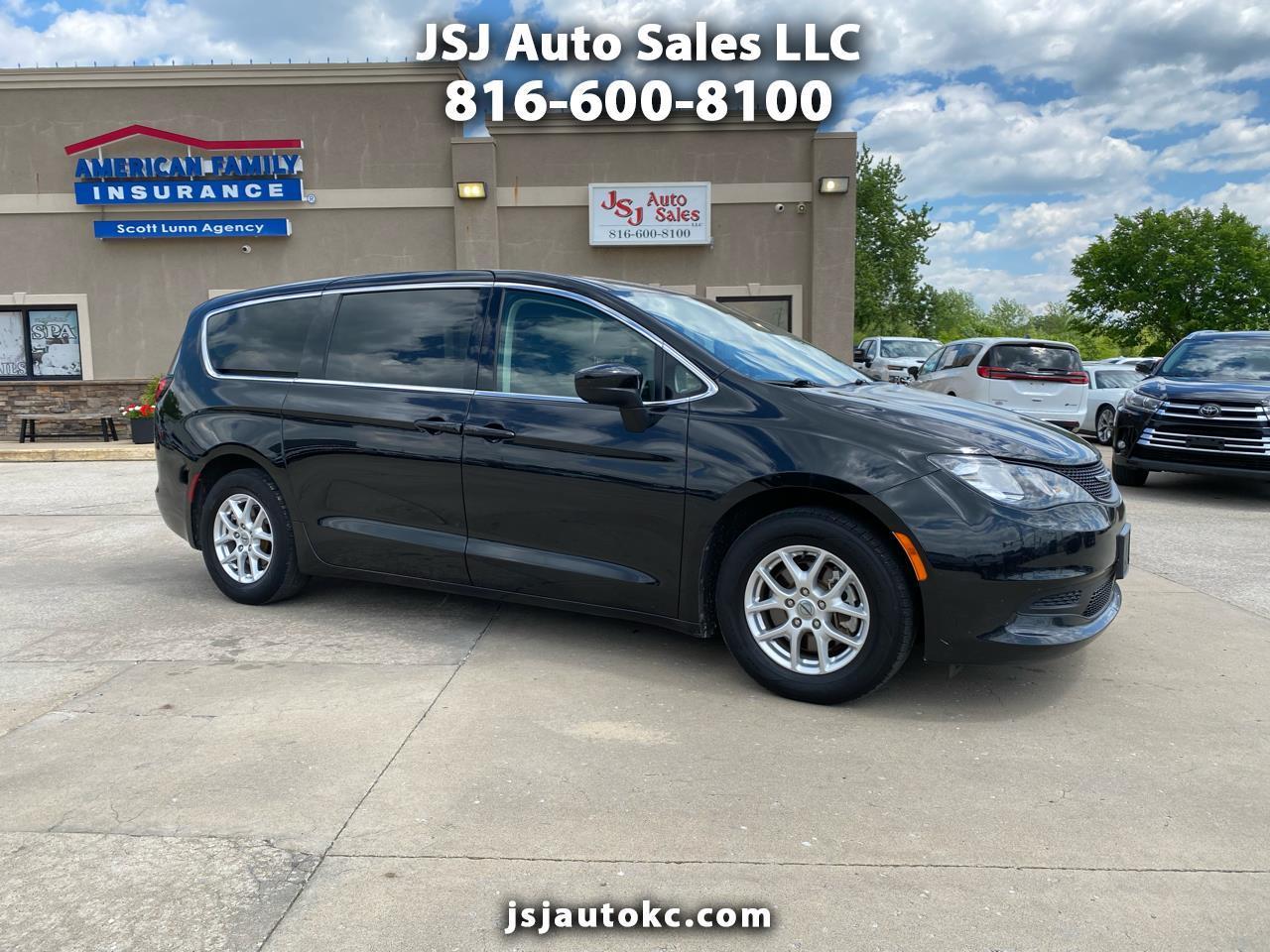2022 Chrysler Voyager LX FWD