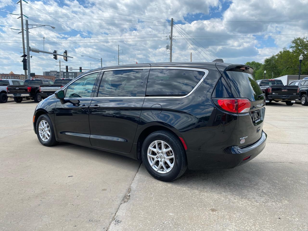 Chrysler Voyager LX FWD 2022