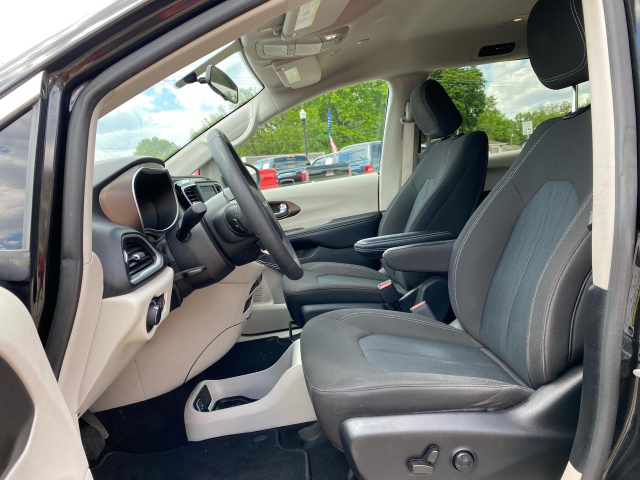 Chrysler Voyager LX FWD 2022