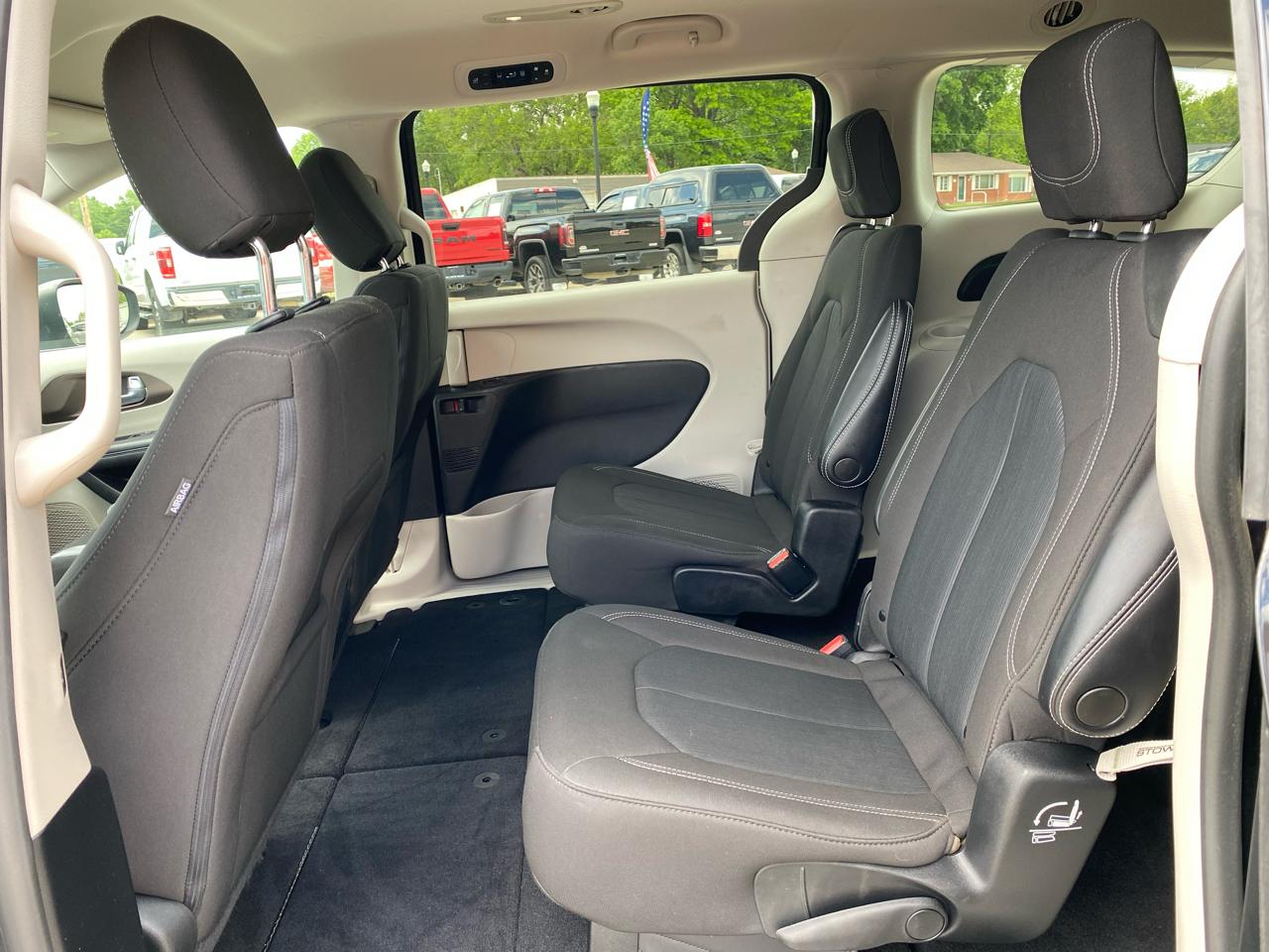 Chrysler Voyager LX FWD 2022