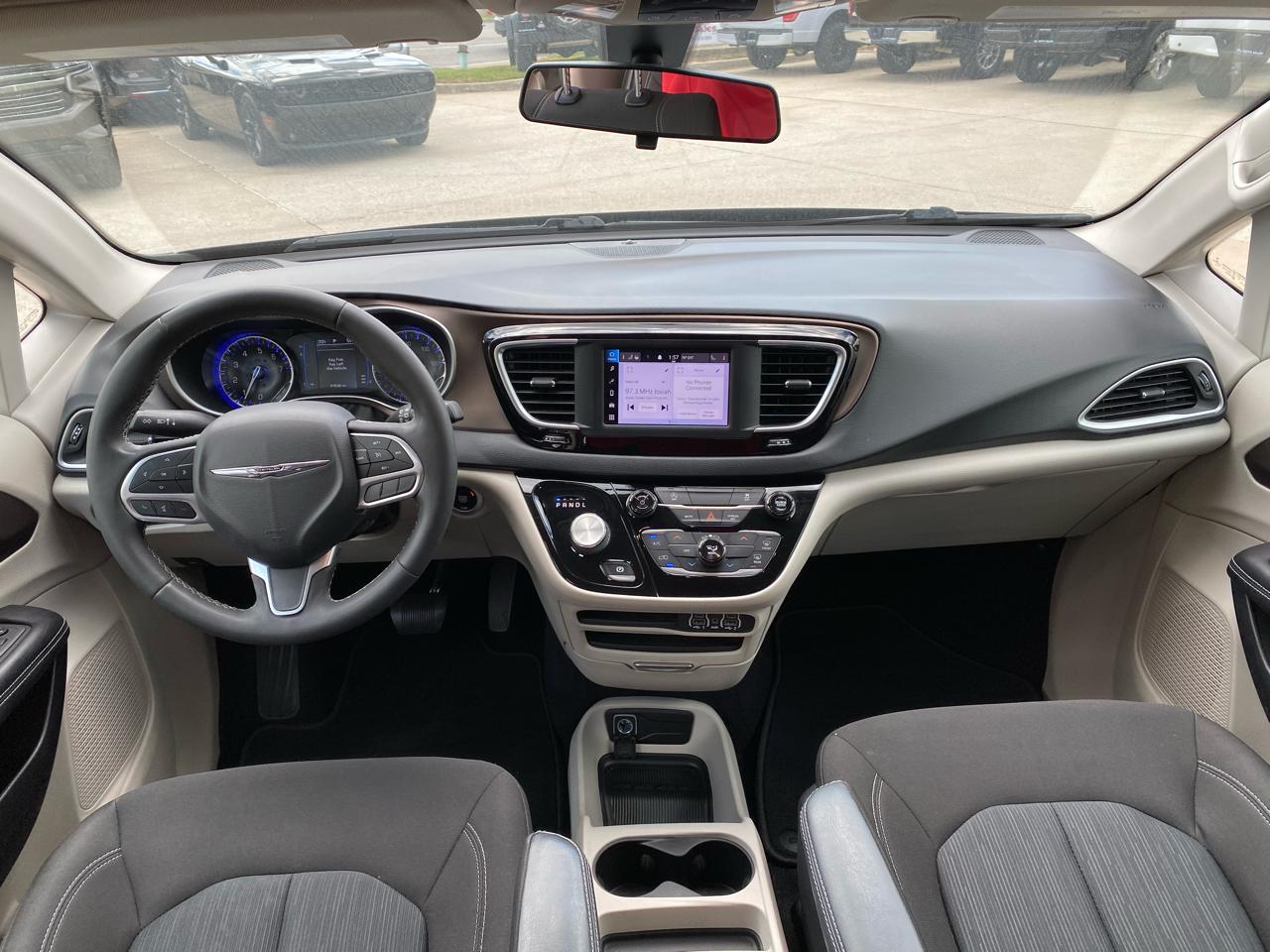 Chrysler Voyager LX FWD 2022