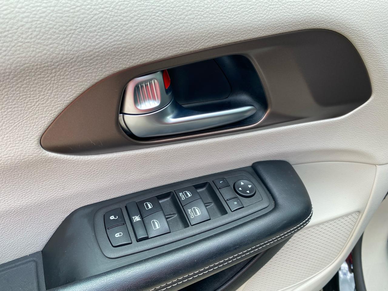 Chrysler Voyager LX FWD 2022