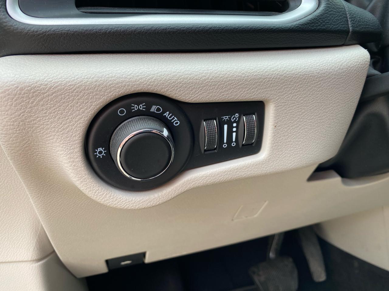 Chrysler Voyager LX FWD 2022