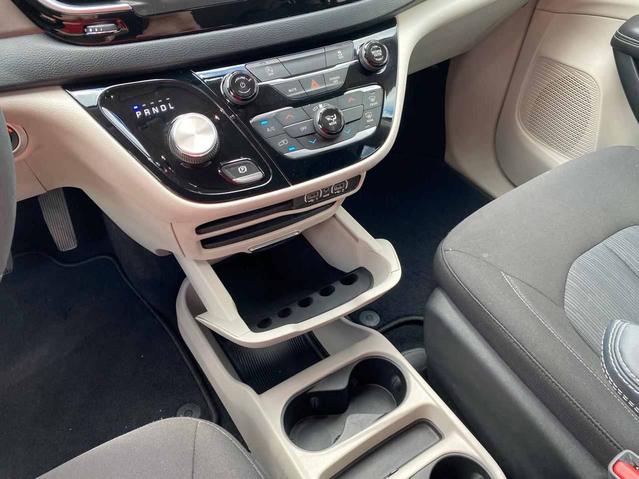 Chrysler Voyager LX FWD 2022